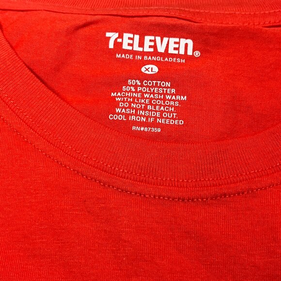 [X-LARGE] 7-Eleven Speedway Christmas 2023 Graphic T-Shirt [RED] NEW IN BAG - Picture 4 of 5